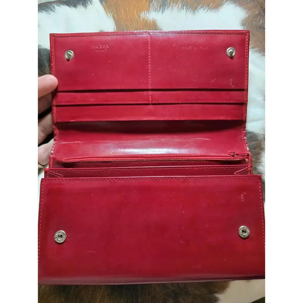 Red Prada Wallet - Picture 3 of 14